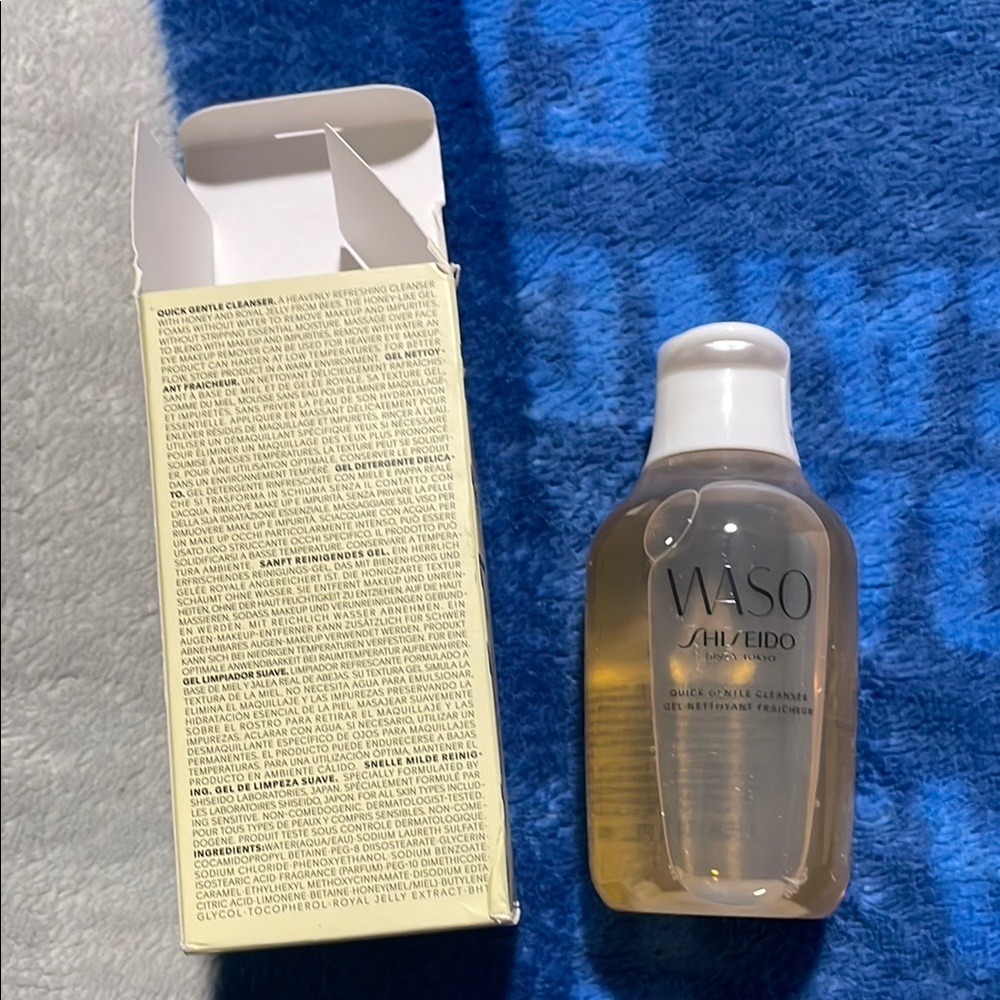 Shiseido WASO Gentle Cleanser with Cream and Gold Hues - Picture 2 of 6